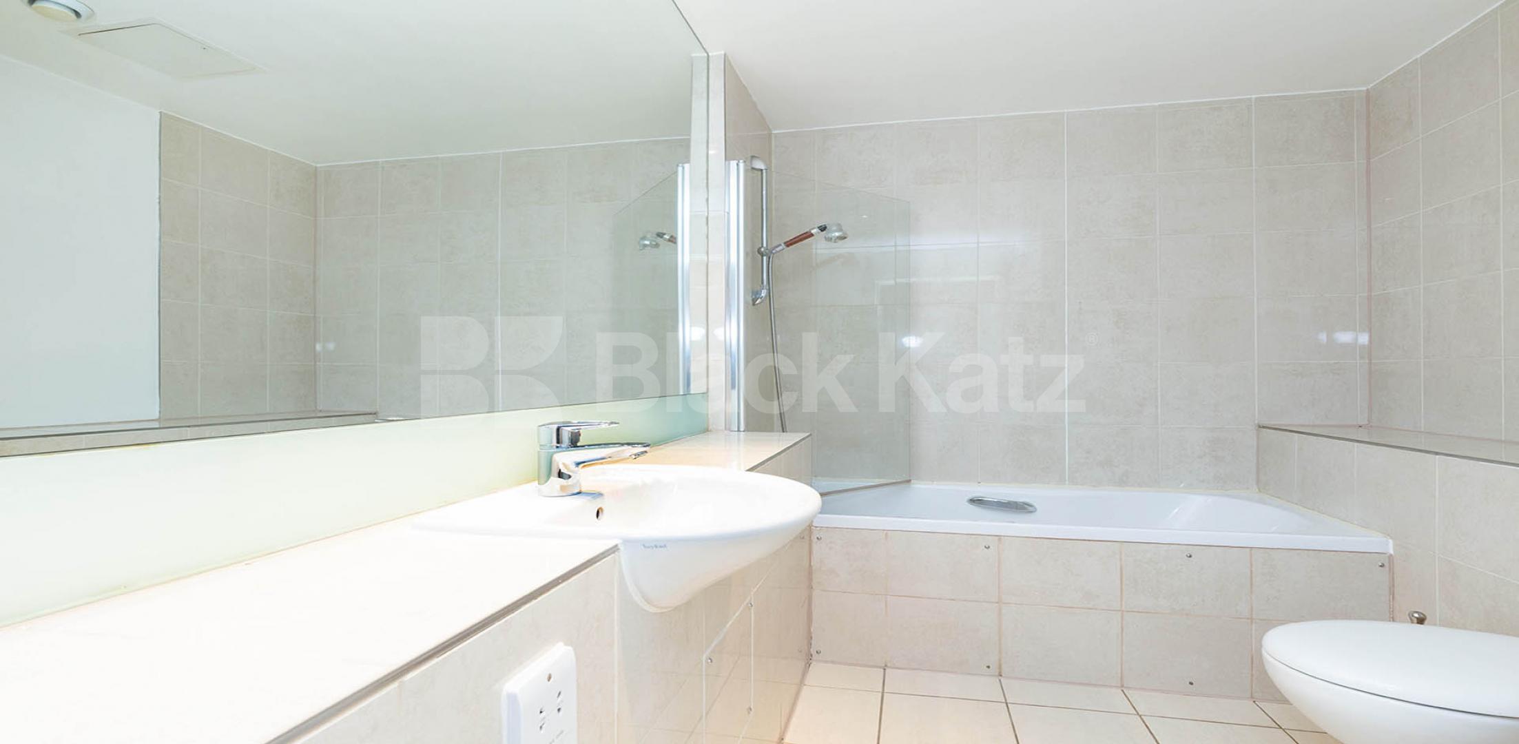 Super spacious two bed in camdenm mins to regents park and camden market Inverness Street, Camden